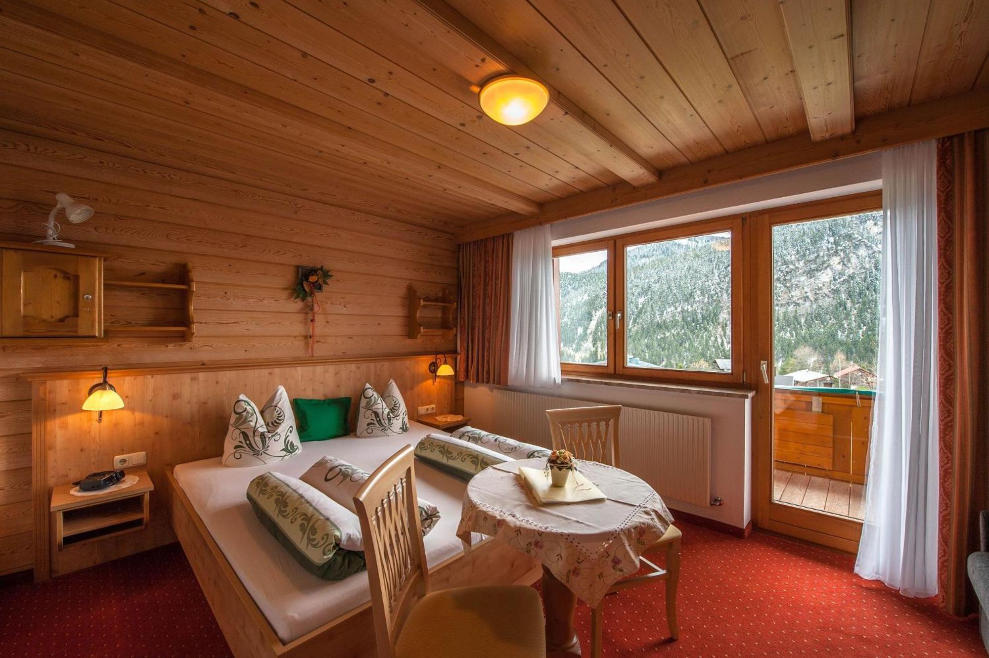 Gaestehaus Alpenblick Berwang Buitenkant foto