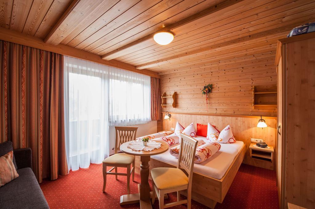 Gaestehaus Alpenblick Berwang Buitenkant foto