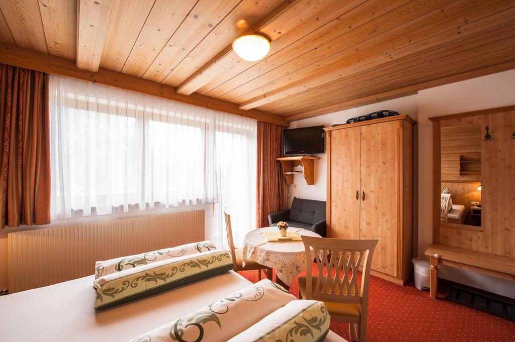 Gaestehaus Alpenblick Berwang Buitenkant foto