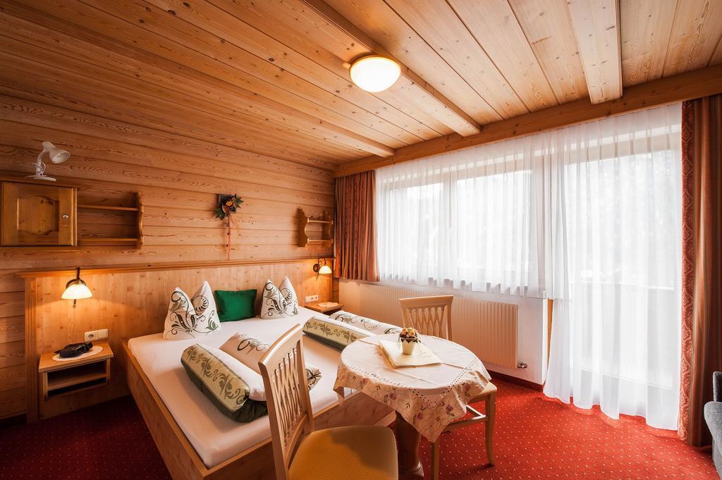 Gaestehaus Alpenblick Berwang Buitenkant foto