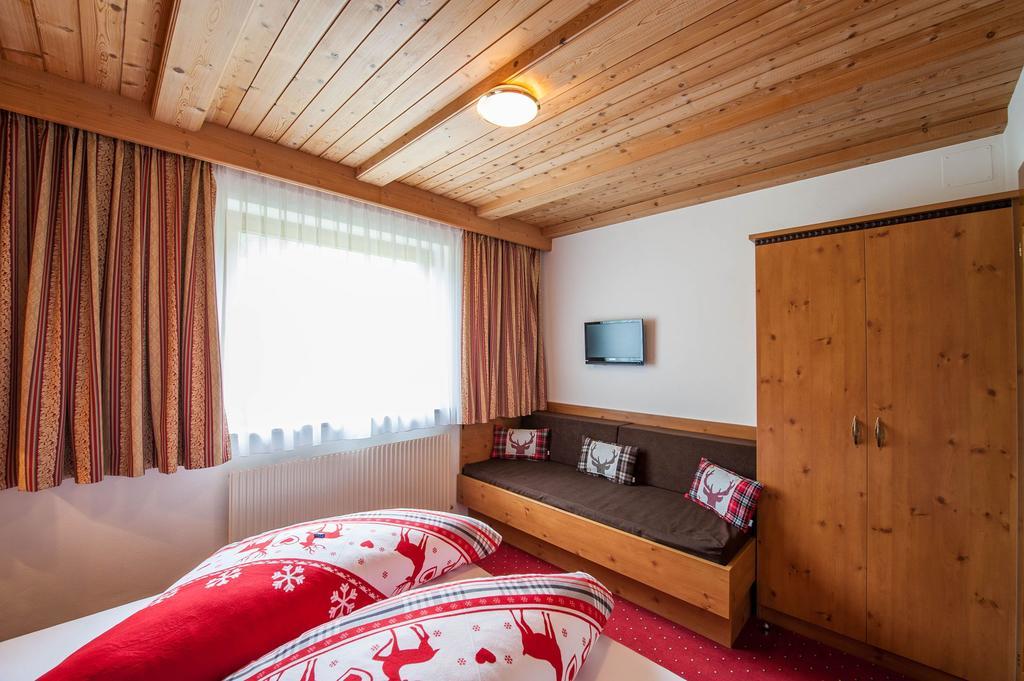 Gaestehaus Alpenblick Berwang Buitenkant foto