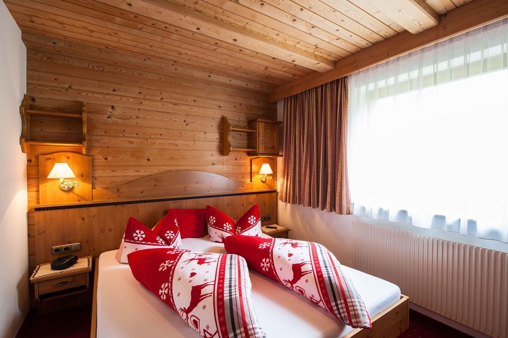 Gaestehaus Alpenblick Berwang Buitenkant foto