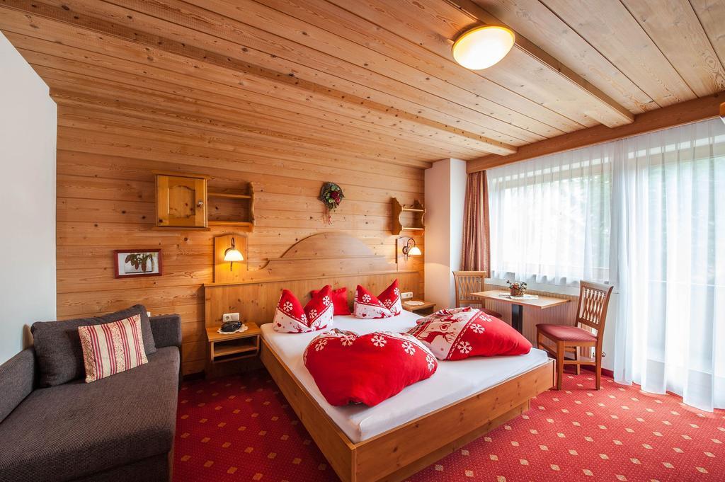 Gaestehaus Alpenblick Berwang Buitenkant foto