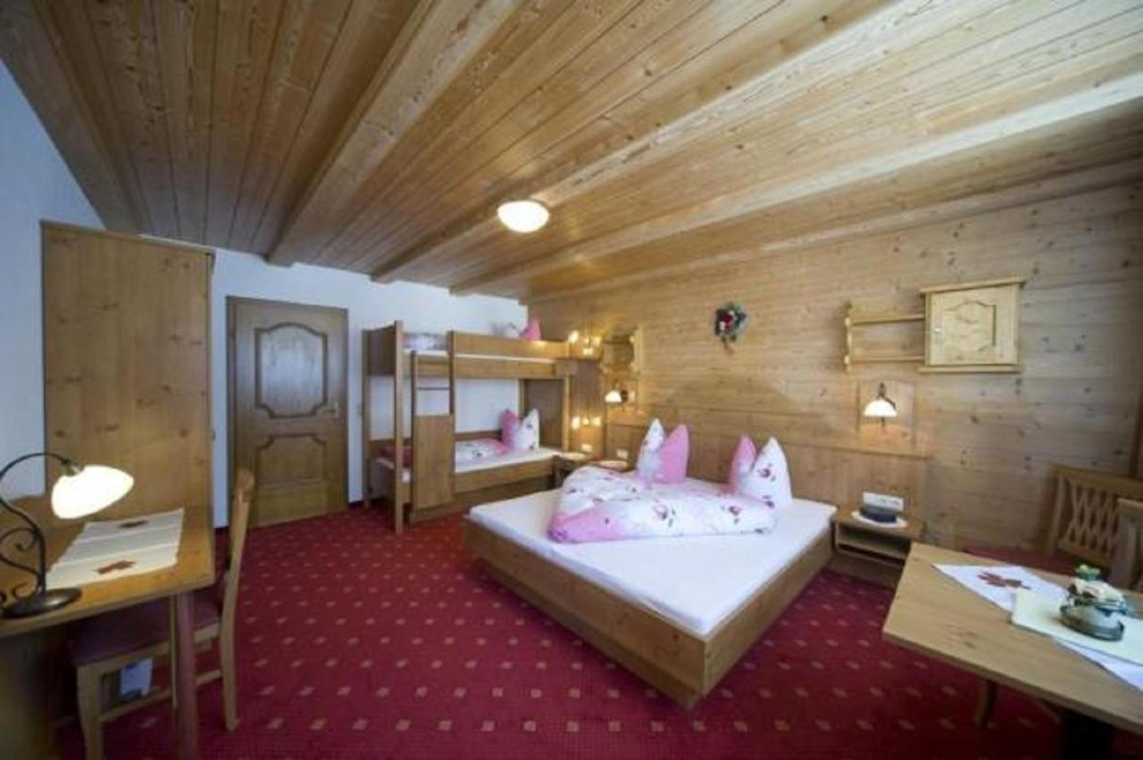 Gaestehaus Alpenblick Berwang Buitenkant foto